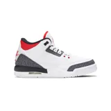 Zapatillas Jordan 3 Retro Fire Red Denim, con detalles en rojo, blanco y negro.