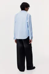 Pantalón de jean negro de corte holgado, con tiro bajo y pierna extra ancha.