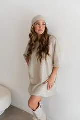 Remerón de viscosa con tejido de red calada.