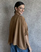Remera de lanilla color gris melange, con corte holgado y mangas amplias.