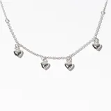 Gargantilla de plata 925 con cadena de eslabones y dijes colgantes en forma de corazón.