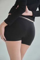Boxer negro de algodón peruano con detalle de red en la cintura.