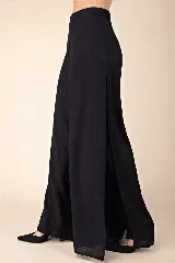 Pantalón palazzo negro de tiro alto con aberturas laterales.