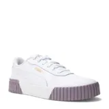 Championes urbanos Puma modelo Carina 2.0 para mujer, de color blanco con detalles en lila. Cuentan con una parte superior de material sintético, cierre de cordones y suela de goma con plataforma que incluye secciones acanaladas en la puntera y el talón.