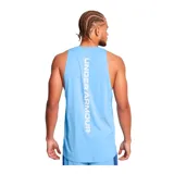 Musculosa de deporte color gris con logo de Under Armour en el pecho, diseñada para baloncesto.
