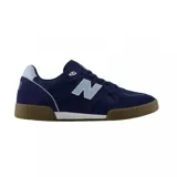 Championes New Balance 480, color azul marino con detalles en celeste y suela marrón.