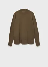 Jersey negro de punto fino con cuello alto, diseño oversize y manga larga.