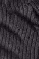 Pantalón largo gris oscuro de punto acanalado, con cintura elástica y corte ajustado hasta la rodilla, con terminación acampanada.