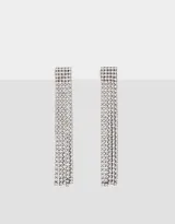 Aros colgantes largos plateados con tiras de strass.