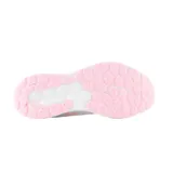 Championes New Balance W520MG8 de mujer, color gris con detalles en rosa y naranja.