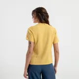 Blusa verde con diseño plisado y mangas cortas, de corte ajustado.