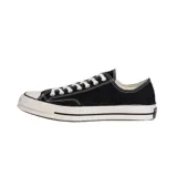 Championes urbanos Converse Chuck 70 Ox, color negro con detalles en blanco.