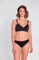 Soutien negro de microfibra sin costuras, con aro y breteles regulables.