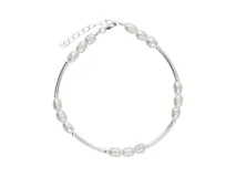 Pulsera de plata 925 con perlas de río irregulares intercaladas con tubos metálicos plateados. Incluye cadena de alargue con cierre de mosquetón.