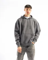 Buzo canguro gris con capucha, bolsillo frontal y corte oversized.