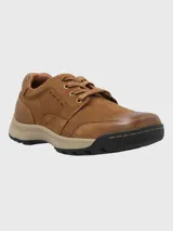 Zapato acordonado color marrón de cuero con cuello acolchado y suela de goma.