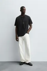 Pack de tres camisetas básicas de hombre, corte regular, cuello redondo y manga corta.