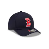 Gorra New Era 9Forty M-Crown de los Boston Red Sox, color azul marino con logo bordado en rojo.