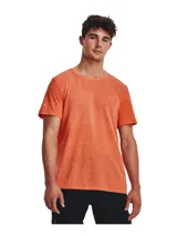 Remera deportiva gris jaspeado de corte clásico, con cuello redondo y mangas cortas. Confeccionada con tejido de punto transpirable y tecnología seamless para mayor comodidad.