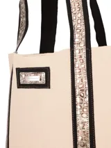 Bolso tipo shopper color crema con detalles en simil cuero de cocodrilo color plateado en asas y laterales.