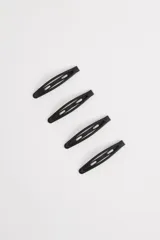 Pack de cuatro pinzas para el pelo color negro con diseño calado.