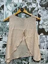 Musculosa color beige de tela tipo gasa con estampa de Kero de Sakura Card Captor.