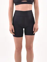 Calza biker negra de tiro alto.