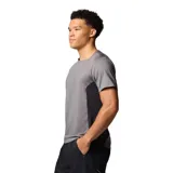 Remera deportiva Columbia Three Pitch de manga corta, color azul con logo de la marca en el pecho. Confeccionada con tecnología Omni-Wick™ para mantenerte seco y fresco.