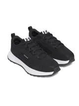 Championes Under Armour Street Mirage, color negro con suela blanca.