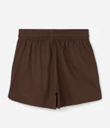 Short comfy marrón de sarga de algodón BCI, con cintura elástica, lazo y bolsillos laterales. Diseño Curve & Plus Size.