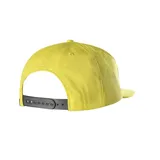 Gorro negro con visera roja y logo de Etnies bordado en blanco en el frente.