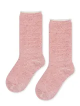 Par de medias de caña media color rosa jaspeado con borde superior blanco.