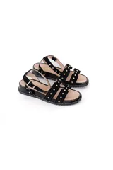 Sandalias negras de gamuza con plataforma corrida forrada y tachas doradas.