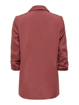 Blazer color ladrillo con solapa tipo chal, mangas 3/4 con frunces y bolsillos de ribete.