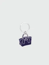 Llavero Longchamp con dije de bolso Le Roseau en color azul marino con detalles en blanco y aro metálico plateado con el nombre de la marca grabado.