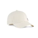 Gorra Puma ESS Metal Cat BB de color blanco con logo metálico de Puma en el frente.
