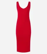 Vestido midi rojo ajustado, de punto texturizado, con escote en V y breteles medianos.