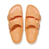 Sandalias Birkenstock Arizona Eva color naranja, con doble tira y hebillas ajustables.