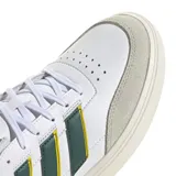 Championes Adidas Urban Courtblock, color blanco con detalles en gris, verde y amarillo.