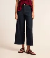 Pantalón wide leg de jeans con elastano, de tiro medio, con bolsillos delanteros y traseros.