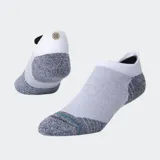 Calcetines deportivos blancos con talón y puntera en gris jaspeado.
