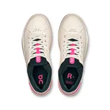 Championes urbanos de cuero sintético color blanco hueso, con detalles en verde oscuro y fucsia.