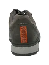 Zapato de cuero color gris oscuro con cordones y suela de goma con tecnología Honey Foam. La plantilla es de algodón orgánico con certificación GOTS.