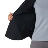 Camisa negra de manga larga para mujer, marca Columbia, modelo Silver Ridge 3.0. Confeccionada con tejido de secado rápido y protección solar UPF 50.
