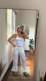 Pantalón blanco de broderie con pretina elastizada y forro de lino.