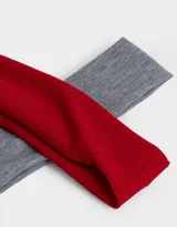 Set de dos vinchas elásticas de punto acanalado, una gris y otra roja.