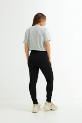 Calza larga negra de algodón y elastano.