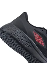 Championes de running Umbro Chad, color negro con detalles en rojo, confeccionados en flyknit y TPU, con suela de phylon.