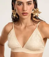 Top cropped femenino con escote en V, breteles finos ajustables y tejido cubierto de lentejuelas.