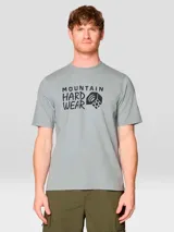 Camiseta de manga corta, color gris claro, con estampado frontal del logo de Mountain Hardwear.